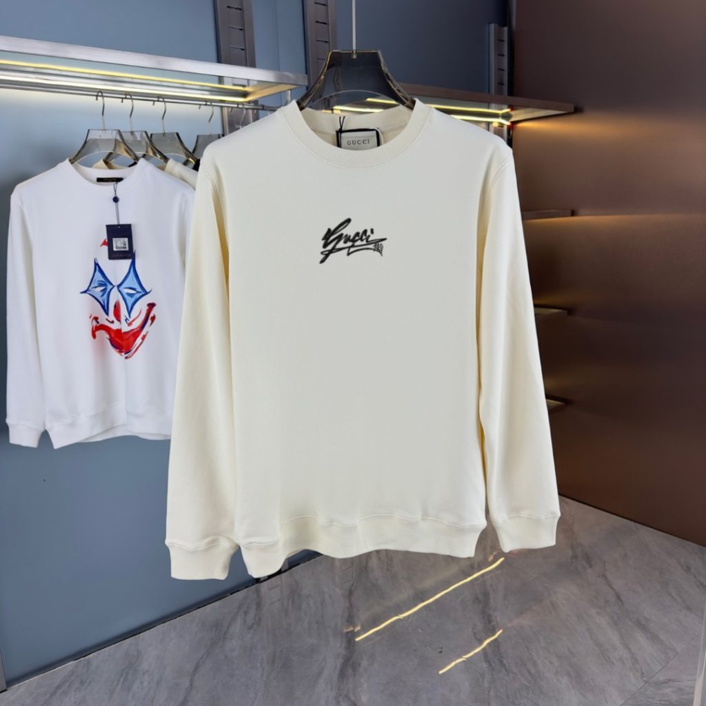 GUCCI クルーネックスウェットシャツ 1色｜仕事帰りに使いやすいファッションアイテムを写真で確認