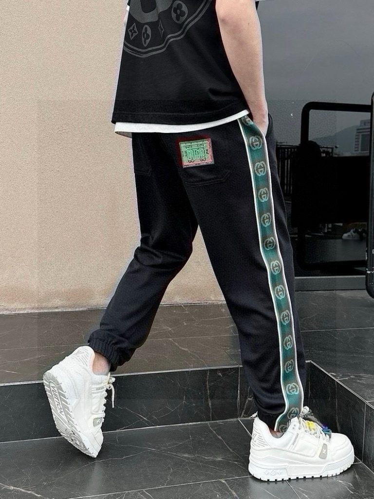 GUCCI メンズ トラックパンツ 黒 ネイビー 2色入 - 画像 4