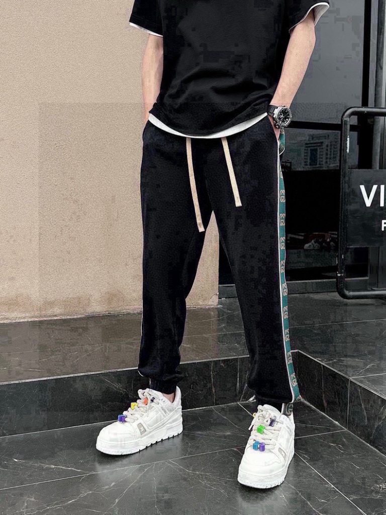 GUCCI メンズ フレックスパンツ ブラック 1色 - 画像 2