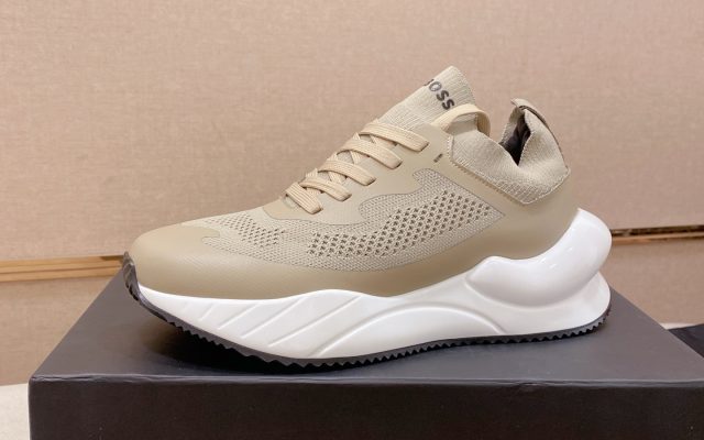 ボス メンズ スニーカー ベージュ 白いソール 人気の厚底デザイン 40サイズ 🏃‍♂️
