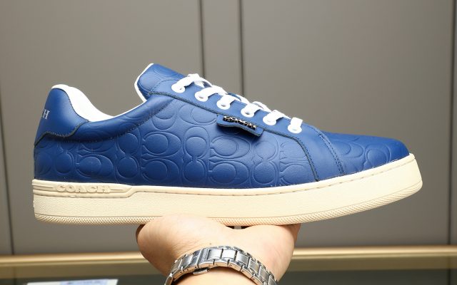 ホワイト系スニーカーを服に合わせるなら見るべき3点