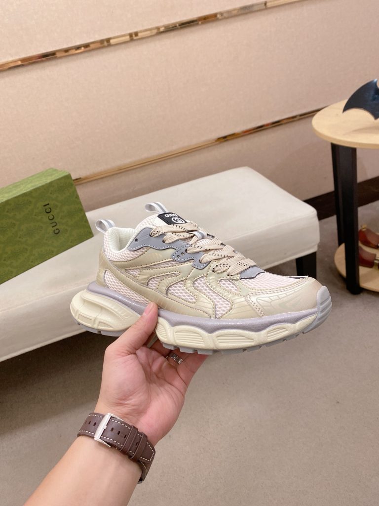 GUCCI メンズ スニーカー ベージュ レザー ネット 撥片 ロゴ グラフィック 3色入 🥾 - 画像 4