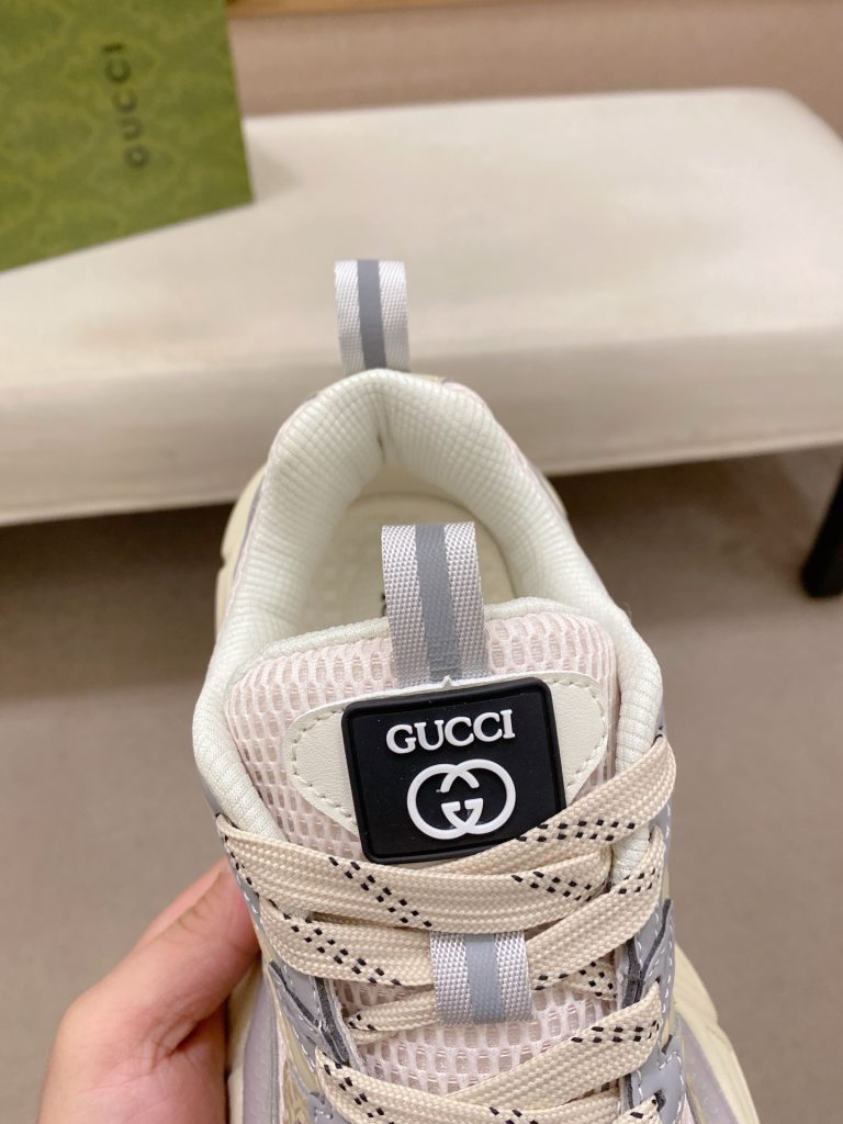 GUCCI メンズ スニーカー ベージュ レザー ネット 撥片 ロゴ グラフィック 3色入 🥾 - 画像 6
