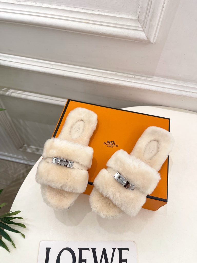 エレガントな HERMES ファー フラットサンダル 37サイズ ホワイト レディースシューズ 🐑 - 画像 3