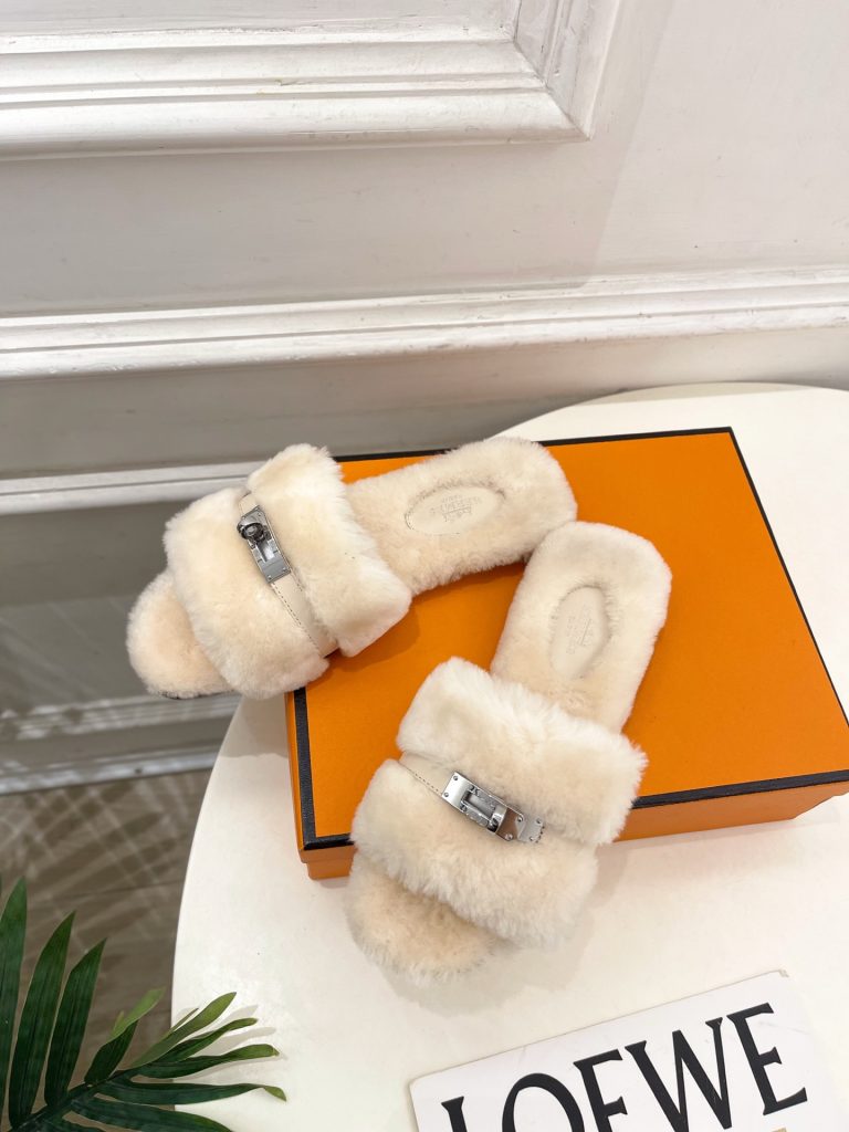 エレガントな HERMES ファー フラットサンダル 37サイズ ホワイト レディースシューズ 🐑 - 画像 5
