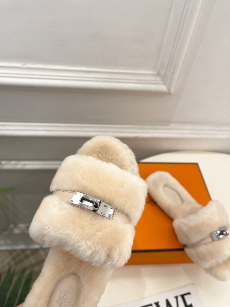 エレガントな HERMES ファー フラットサンダル 37サイズ ホワイト レディースシューズ 🐑 - 画像 6