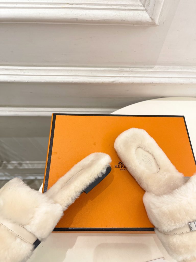 エレガントな HERMES ファー フラットサンダル 37サイズ ホワイト レディースシューズ 🐑 - 画像 8