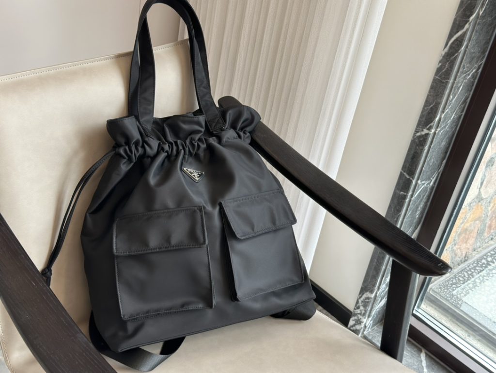 PRADA　プラダ　ショッピングバッグ　巾着　トートバッグ　ナイロン　リュック　レディース　ハンドバッグ　軽い - 画像 2