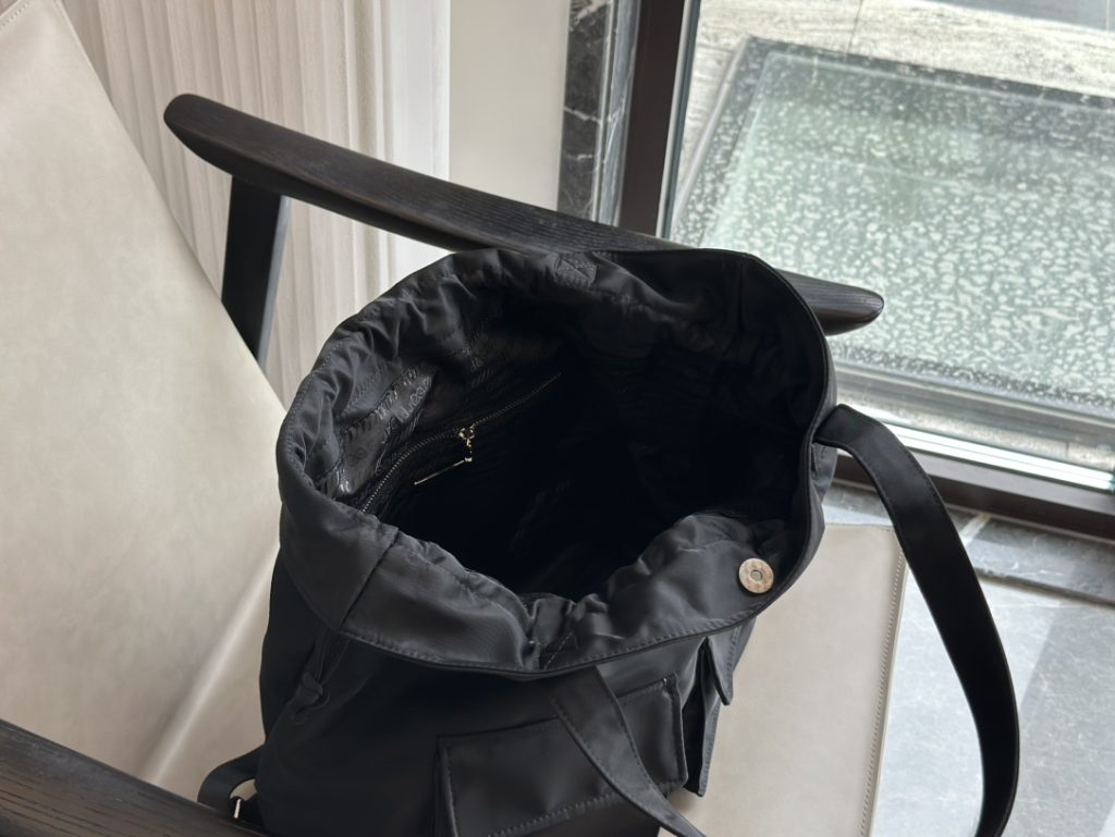 PRADA　プラダ　ショッピングバッグ　巾着　トートバッグ　ナイロン　リュック　レディース　ハンドバッグ　軽い - 画像 6