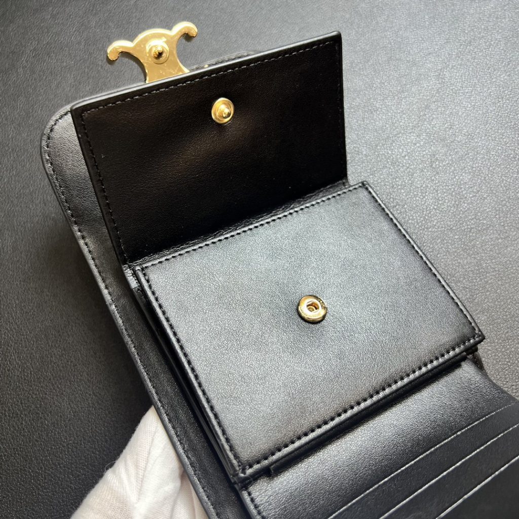 CELINE セリーヌ 黒 フラップ式財布 ゴールド金具 二つ折り 財布 1枚入 - 画像 7