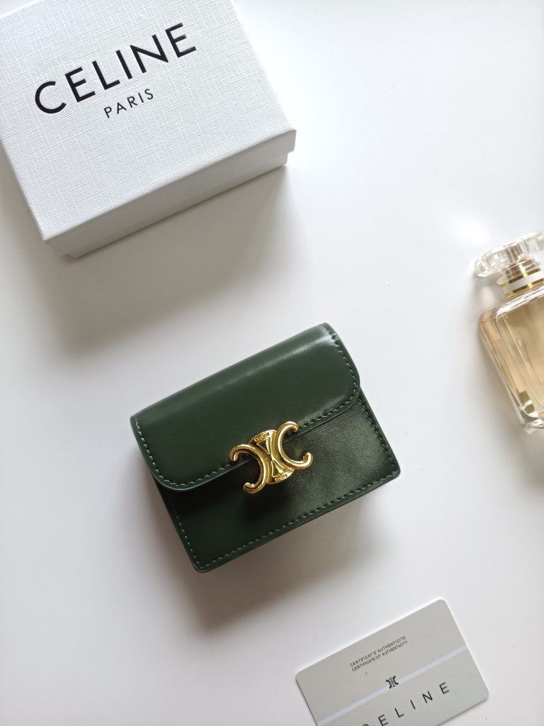 CELINE セリーヌ カードケース グリーン 二つ折り 財布・小物|ギフト選びで予算内で見たいポイント