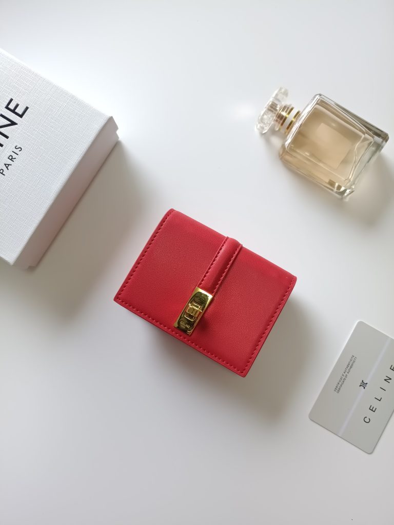 CELINE レッド サイフ 長財布 レディース ゴールド留め 固定式 1枚入れ 2枚折り 1つ折り財布 1色入 - 画像 2