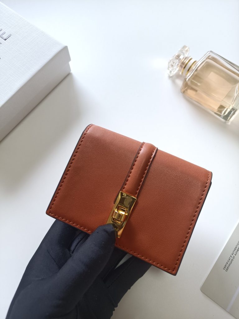 CELINE セリーヌ ロゴプレート ポーチ クロコ型押し ブラウン - 画像 4
