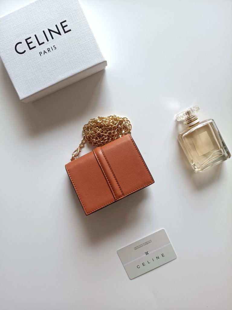 CELINE ベルト付きチェーンショルダー ウォレット ブラウン 1色入 - 画像 3