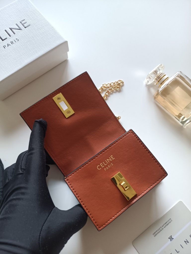 CELINE ベルト付きチェーンショルダー ウォレット ブラウン 1色入 - 画像 5