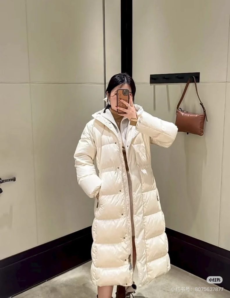MONCLER 153 ロングダウンコート | クリーム色 - 画像 6