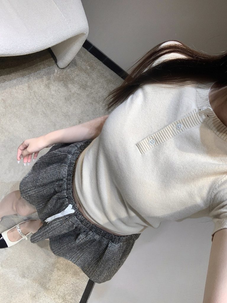 Miumi 26Ss 250 微 提花三粒扣半開き ベージュ 羊綿混紡 - 画像 5