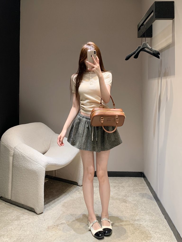 Miumi 26Ss 250 微 提花三粒扣半開き ベージュ 羊綿混紡 - 画像 6
