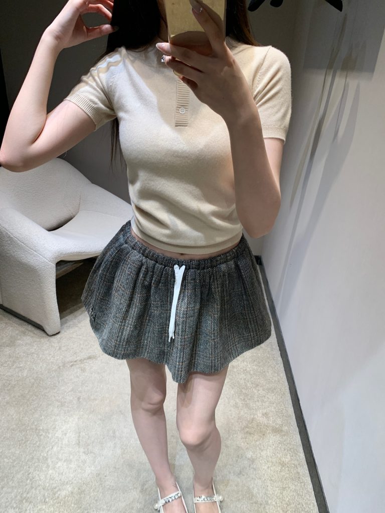Miumi 26Ss 250 微 提花三粒扣半開き ベージュ 羊綿混紡 - 画像 8