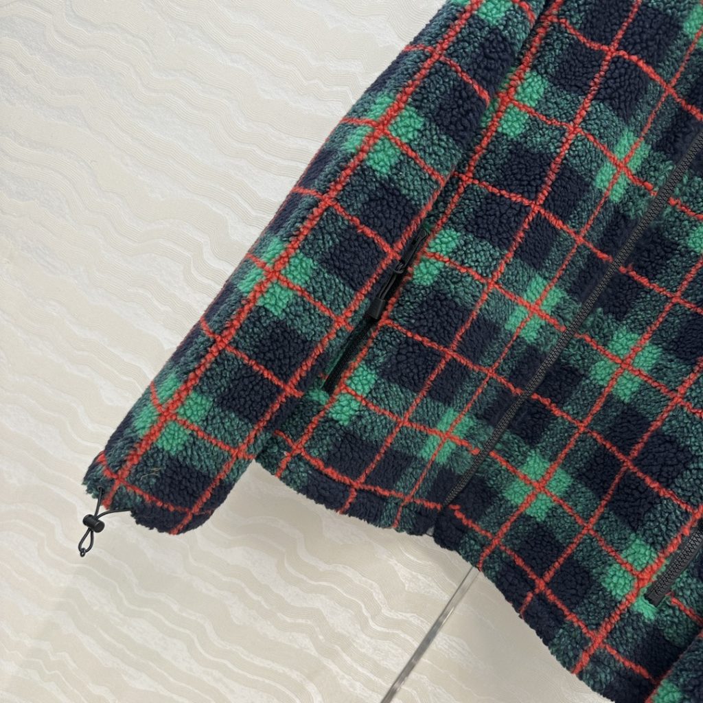 miu miu フルジップジャケット ロゴ入り フェイクファー チェック柄 ブラック/グリーン/レッド - 画像 5