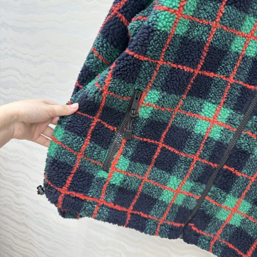 miu miu フルジップジャケット ロゴ入り フェイクファー チェック柄 ブラック/グリーン/レッド - 画像 6