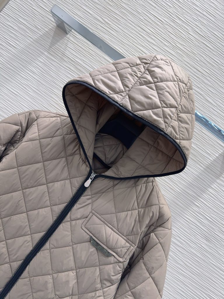 Brunello Cucinelli 370 2025FW ダウンジャケット カンフーロゴ 100%綿 ベージュ - 画像 2