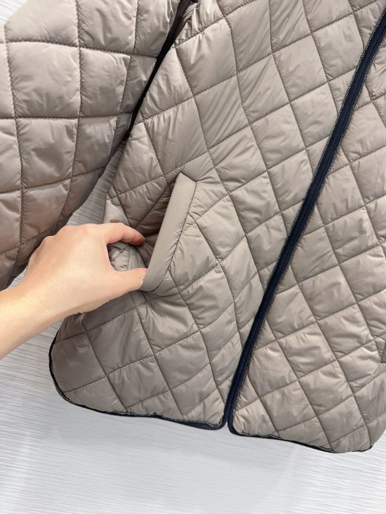 Brunello Cucinelli 370 2025FW ダウンジャケット カンフーロゴ 100%綿 ベージュ - 画像 4