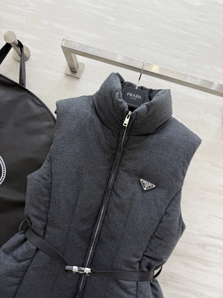 PRADA 590 Prad2 ダウンベスト 90%ホワイトグースダウン リボンベルト付き ブラック - 画像 4