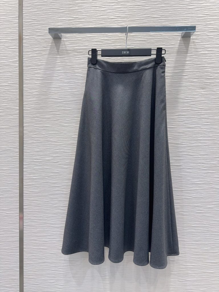 DIOR 310 テーラードスカート テーラード グレー 組み合わせ 財布・小物｜ランチの日に写真で選び方を確認