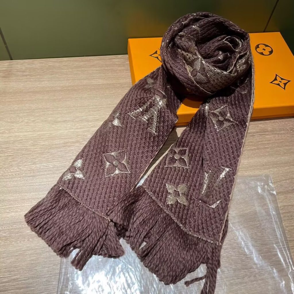 ルイヴィトン　LOUIS VUITTON MUFFLER　レディース　人気定番マフラー　冬定番マフラー　メンズもおすすめ　マフラー　エシャルプ・ロゴマニア マフラー　モノグラム　8色入れ - 画像 3