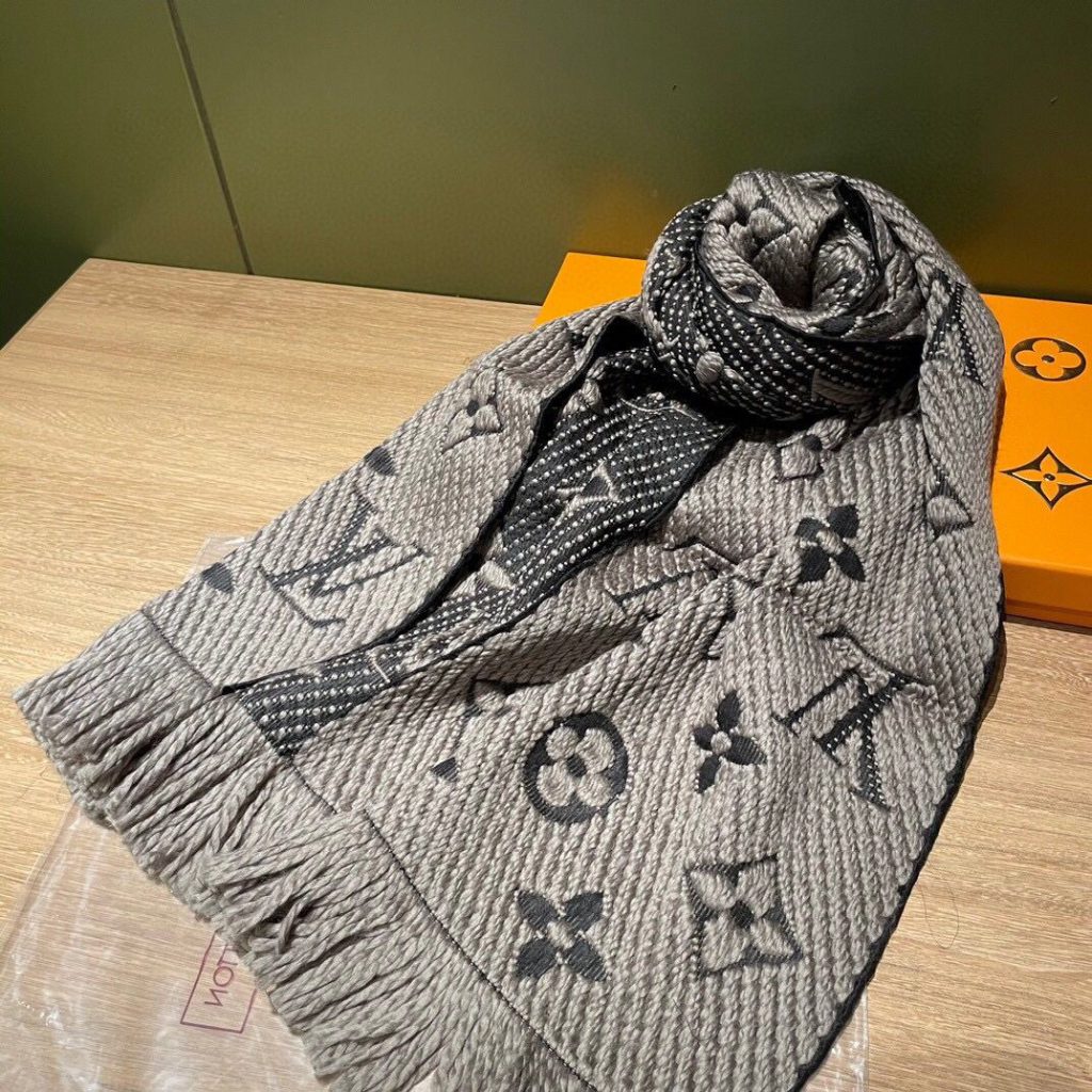 ルイヴィトン　LOUIS VUITTON MUFFLER　レディース　人気定番マフラー　冬定番マフラー　メンズもおすすめ　マフラー　エシャルプ・ロゴマニア マフラー　モノグラム　8色入れ - 画像 4
