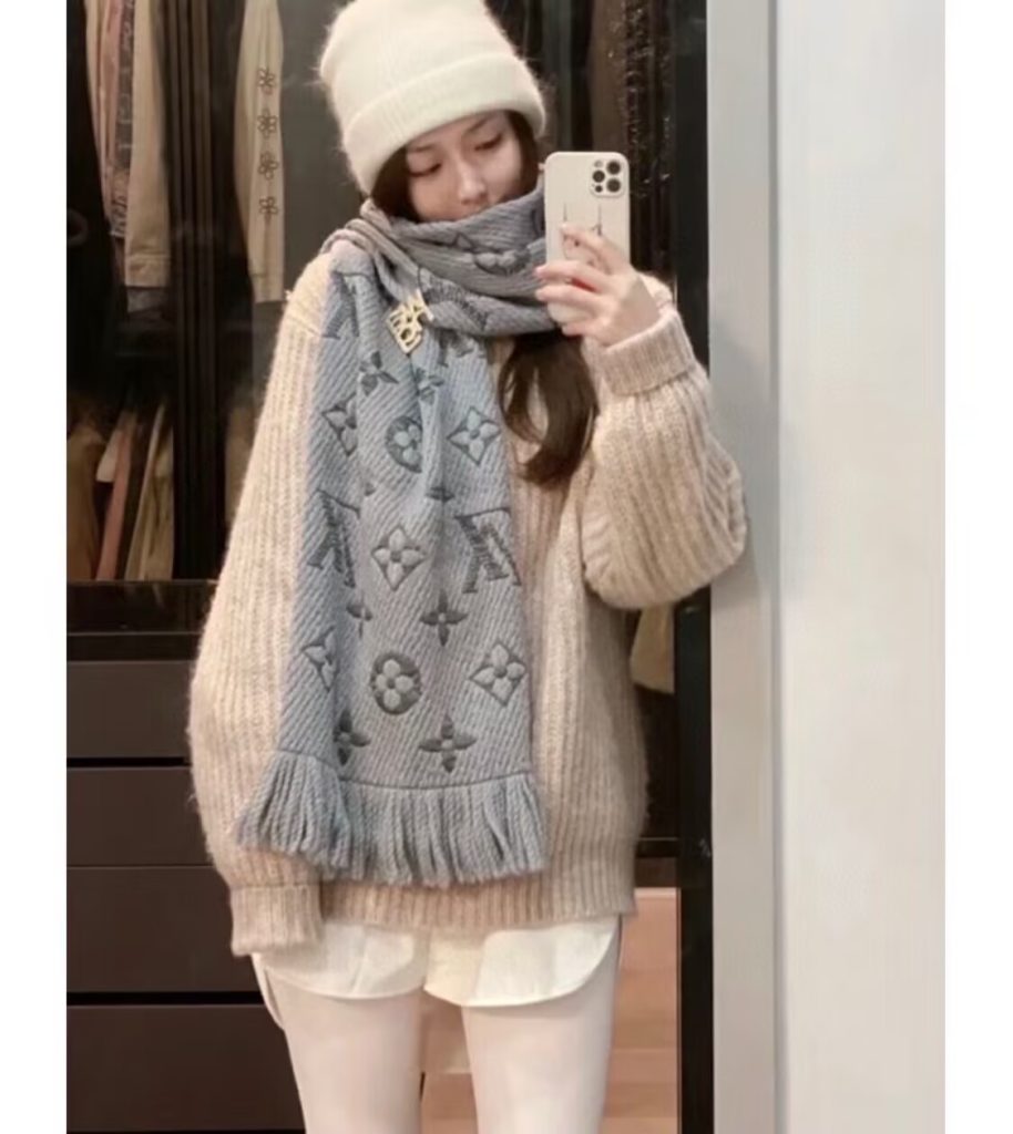 ルイヴィトン　LOUIS VUITTON MUFFLER　レディース　人気定番マフラー　冬定番マフラー　メンズもおすすめ　マフラー　エシャルプ・ロゴマニア マフラー　モノグラム　8色入れ - 画像 2