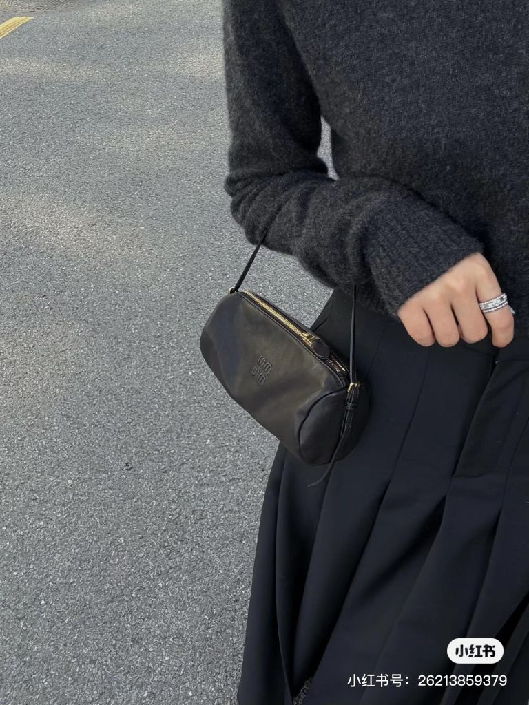 MiuMiu バッグ|コンパクト|黒|レザー - 画像 3