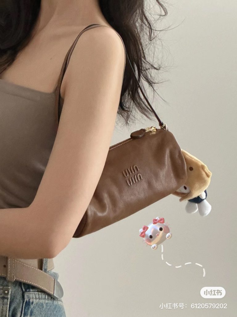 Miu Miu レザー ショルダーバッグ | ブラウン - 画像 2