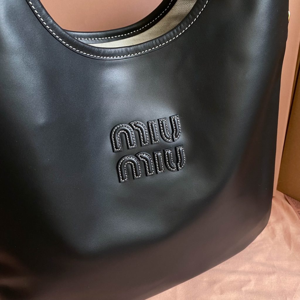Miu Miu ハンドバッグ | ロゴ刺繍 ブラック - 画像 5