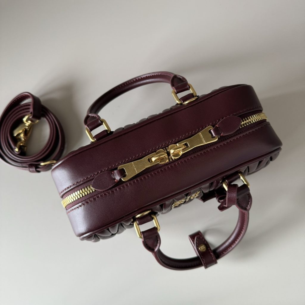 Miu Miu レザー キャディバッグ プレミアム ブラウン - 画像 7