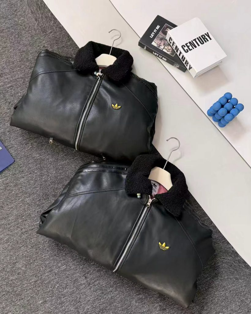 Adidas ブомバー ジャケット 3ストライプス ベルベット襟 背中エンボスロゴ 黒 レザー - 画像 3