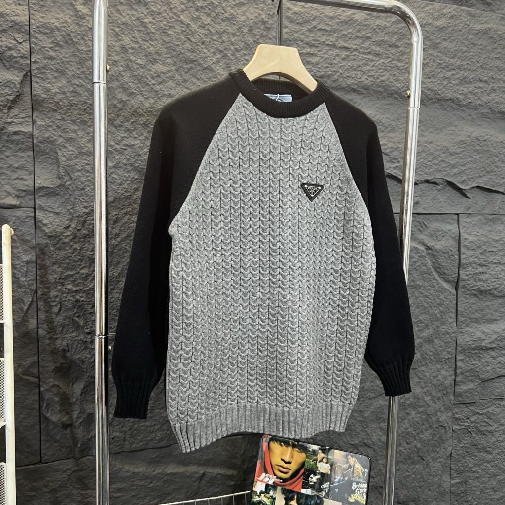 PRADA ニット ラグラン袖 カシミア混 2WAY着用可能 ブラック×グレー レザー三角ロゴ付き - 画像 3