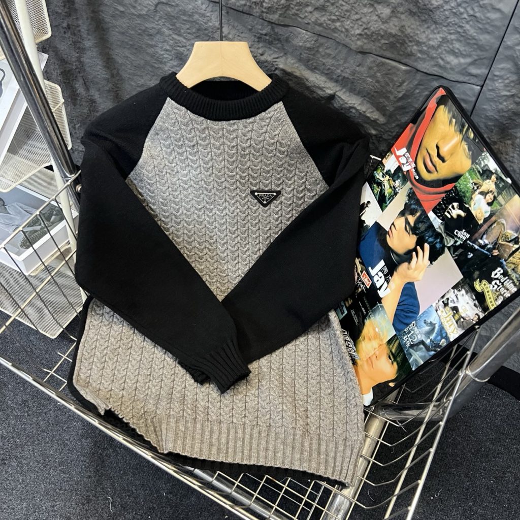 PRADA ニット ラグラン袖 カシミア混 2WAY着用可能 ブラック×グレー レザー三角ロゴ付き - 画像 4