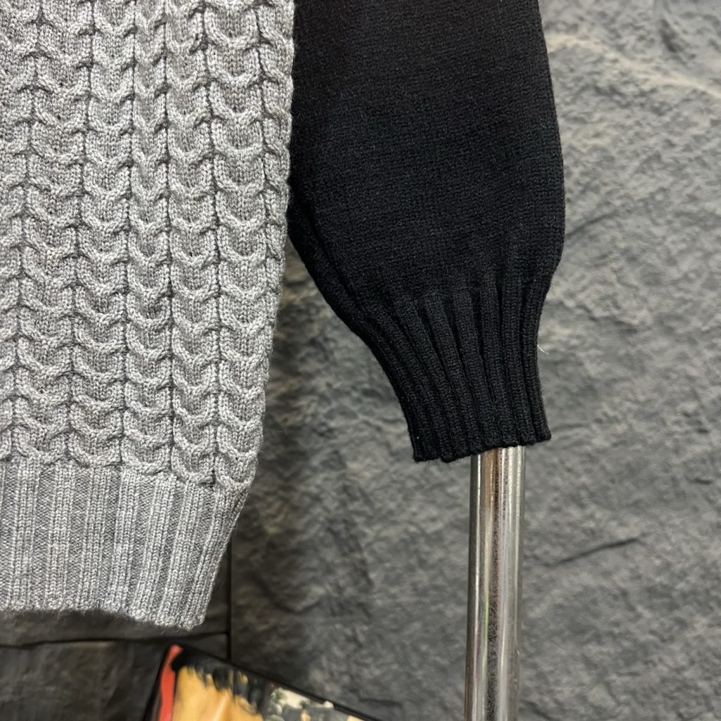 PRADA ニット ラグラン袖 カシミア混 2WAY着用可能 ブラック×グレー レザー三角ロゴ付き - 画像 6