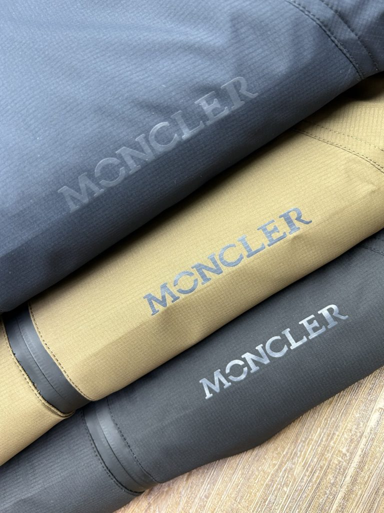MONCLER ダウンジャケット パーカー フード付き 防寒対応 カジュアル ブラック ネイビー カーキ マルチカラー - 画像 6