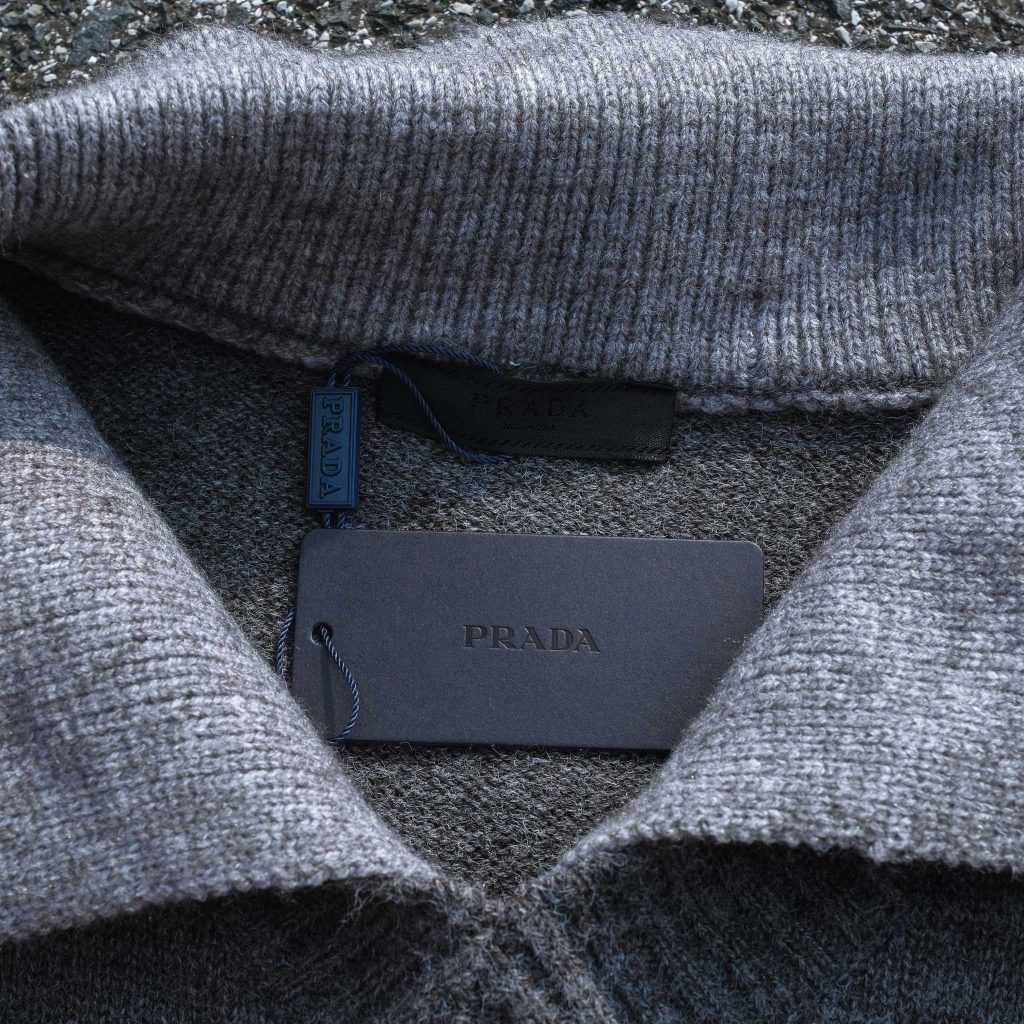 PRADA セーター ブレンドクルーネック カジュアル 2WAY ロゴ刺繍 ネイビー/ベージュ レザー - 画像 7