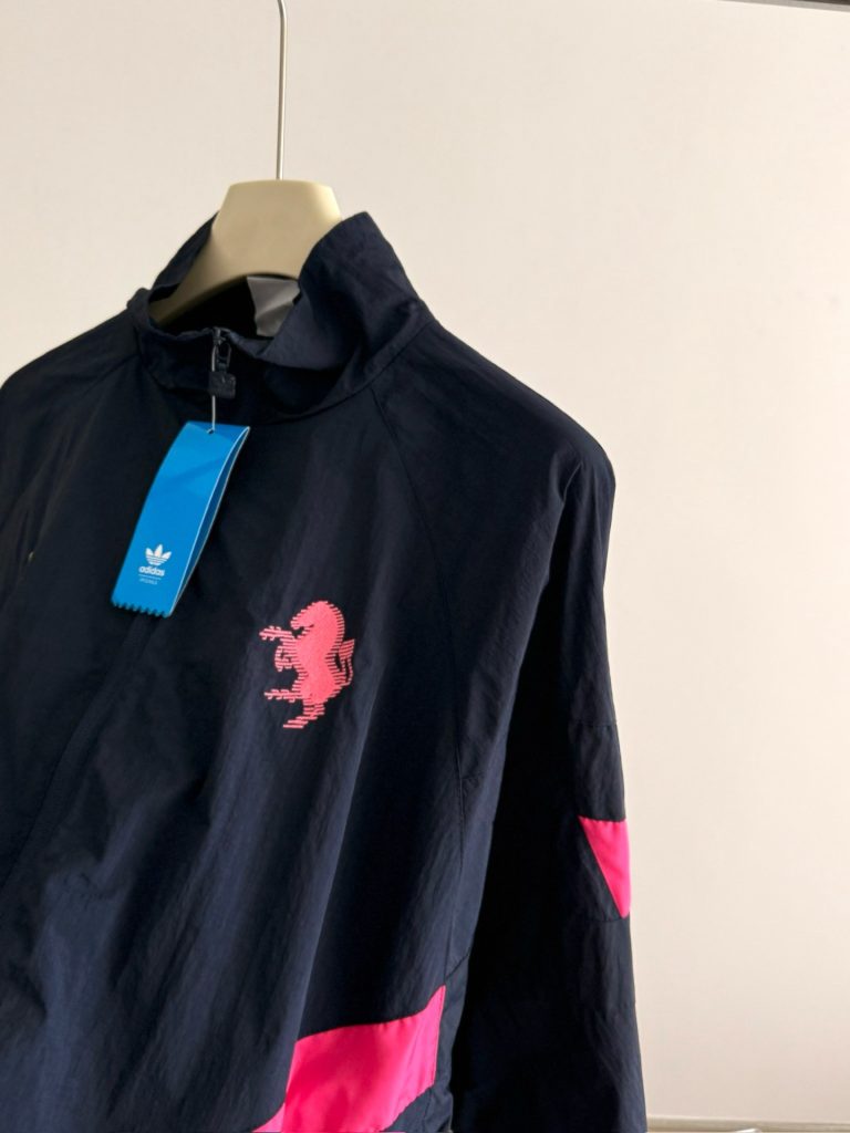 ADIDAS ジャケット リアルOG TT ジュventusコラボ ミニサイズ ネイビー/ピンク/イエロー ナイロン - 画像 4