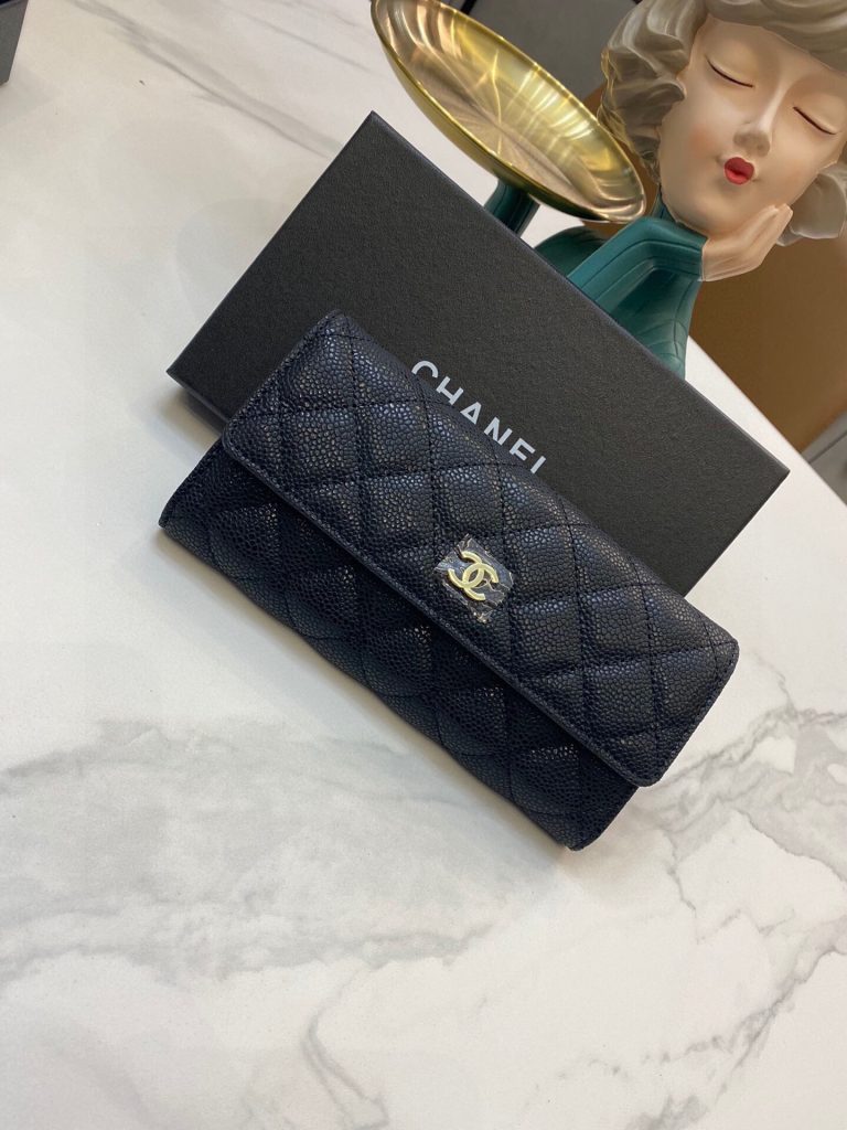 CHANELの財布は手持ちの上着に合うかで考える