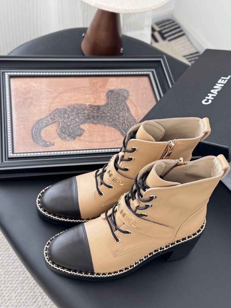 CHANEL シャネル ブーツ レディース メンズ 兼用 通勤 通学 シンプル ベージュ 黒 2WAY トレンド 今季注目アイテム 軽量 高級感 スタイリッシュ 本革風 2023秋冬 新作 - 画像 5