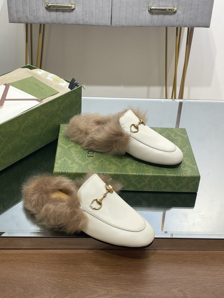 GUCCI グッチ フラットシューズ 本革 軽量 ファー付き ブラック - 画像 2