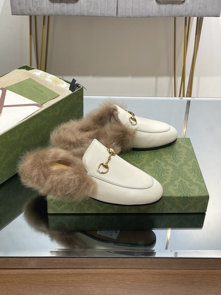 GUCCI グッチ フラットシューズ 本革 軽量 ファー付き ブラック - 画像 5