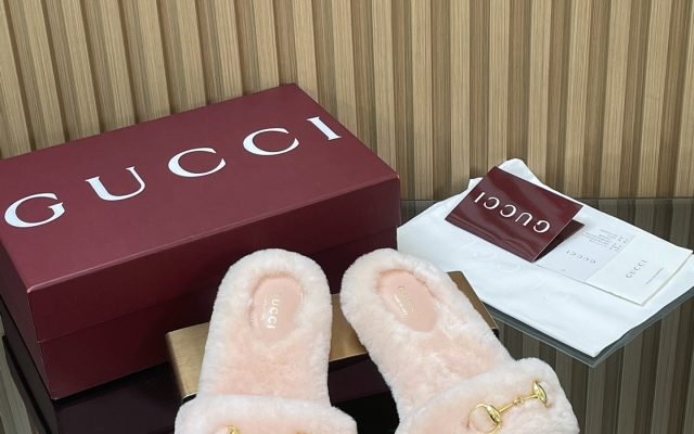 街歩きで使いやすいGucciの靴を写真で確認