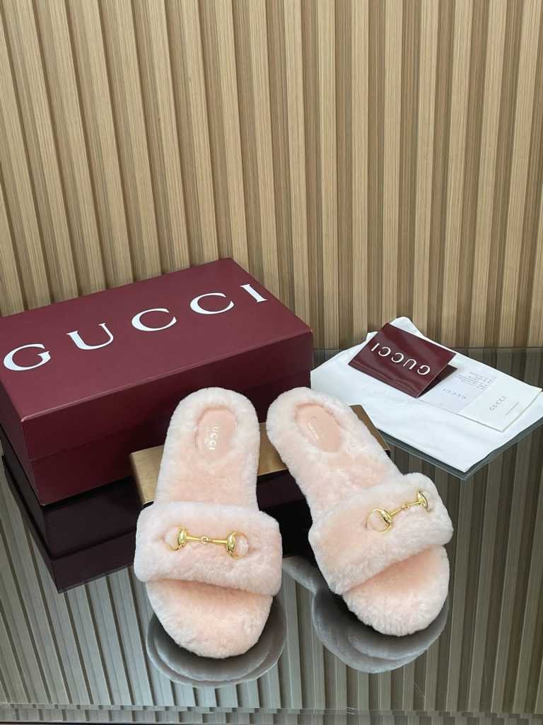 GUCCI グッチ フラットシューズ ファー 本革 ベージュ|週末に失敗しにくい選び方