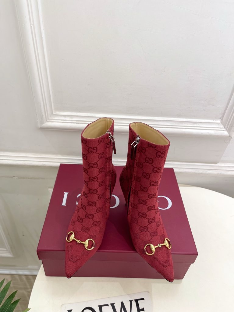 GUCCI グッチ フラットシューズ 本革 通勤 通学 ブラック｜週末に使いやすいシューズを写真で確認